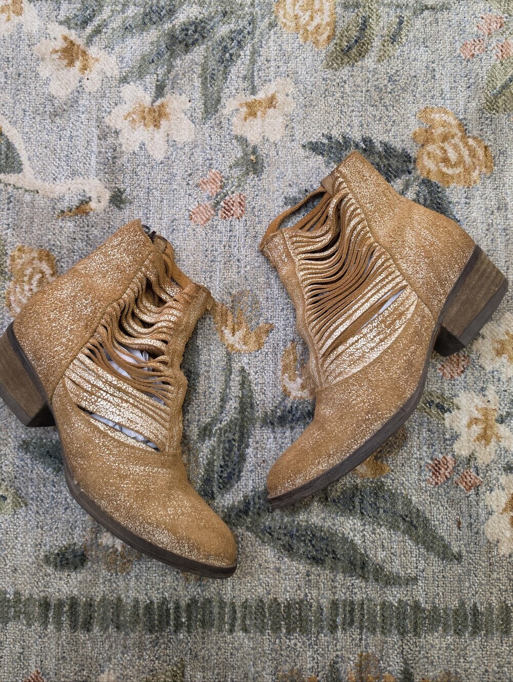 Sbicca Size 8.5 Metallic Gold Leather Cutout Western Ankle Booties
